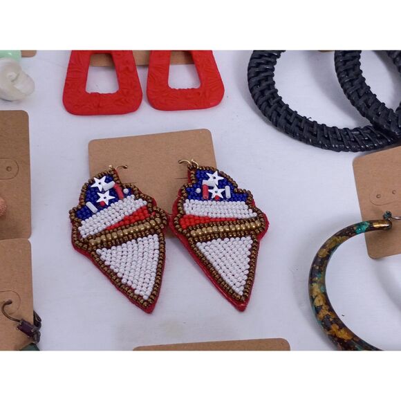 Vintage Earrings Lot of 19 Pairs Different Styles and Colors Jewelry - Picture 6 of 11